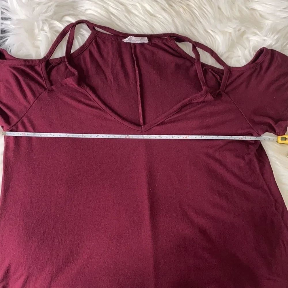 Socialite women’s cutout shoulder top size small - Picture 9 of 12